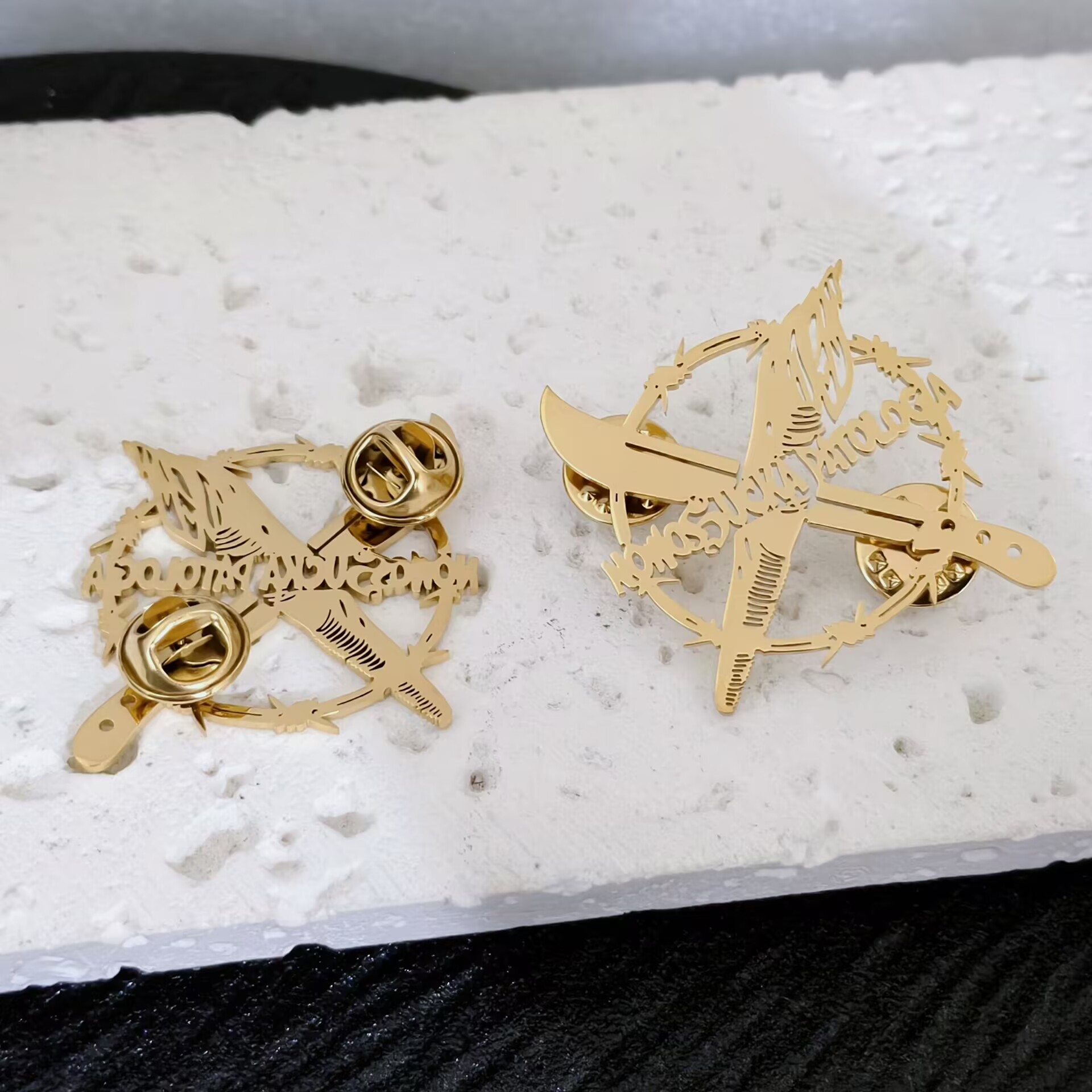 Op maat gemaakte roestvrijstal - Tuxedo Lapel Pin recensie en prijs